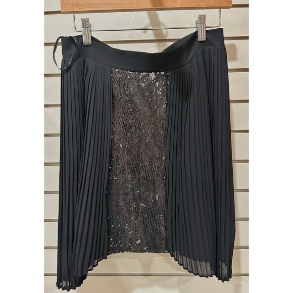 LF Skirt Sequin and Pleated Size M NWT - Picture 3 of 5